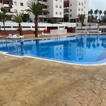 아파트 Piso Familiar De 3hab Con Piscina En *